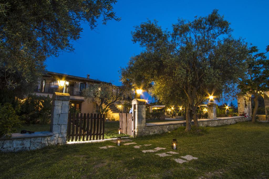 B&B Casale Siciliano Di Miryam Tiralongo Авола Экстерьер фото